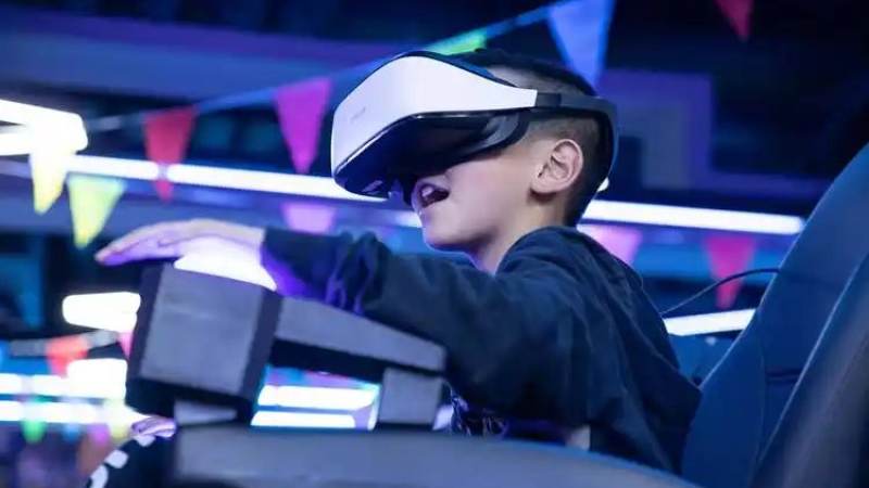 VR体验馆大空间方案迭代观察：从定位到协同的技术演进